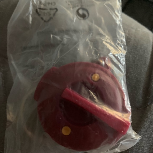 Pressure Cooker Tupperware Keychain - Picture 2 of 3